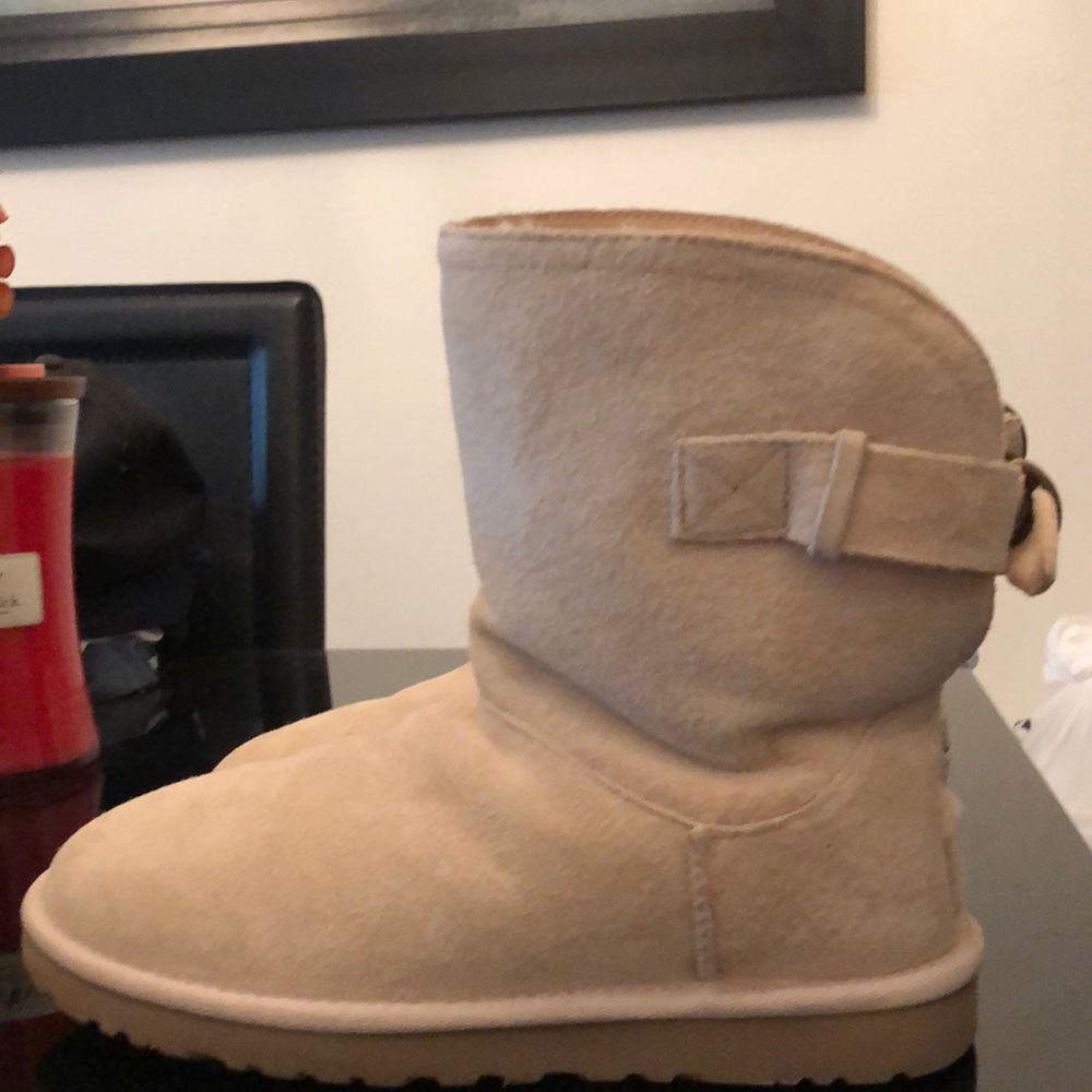 UGG WINTER SHORT BOOTS II WOMENS SIZE 6